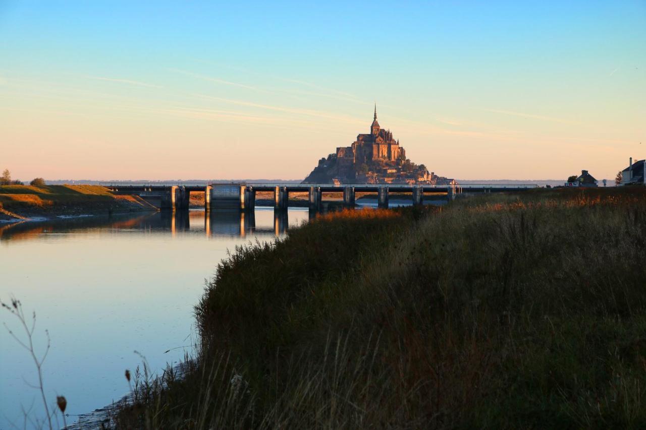 Готель Le Mouton Blanc Mont-Saint-Michel Екстер'єр фото